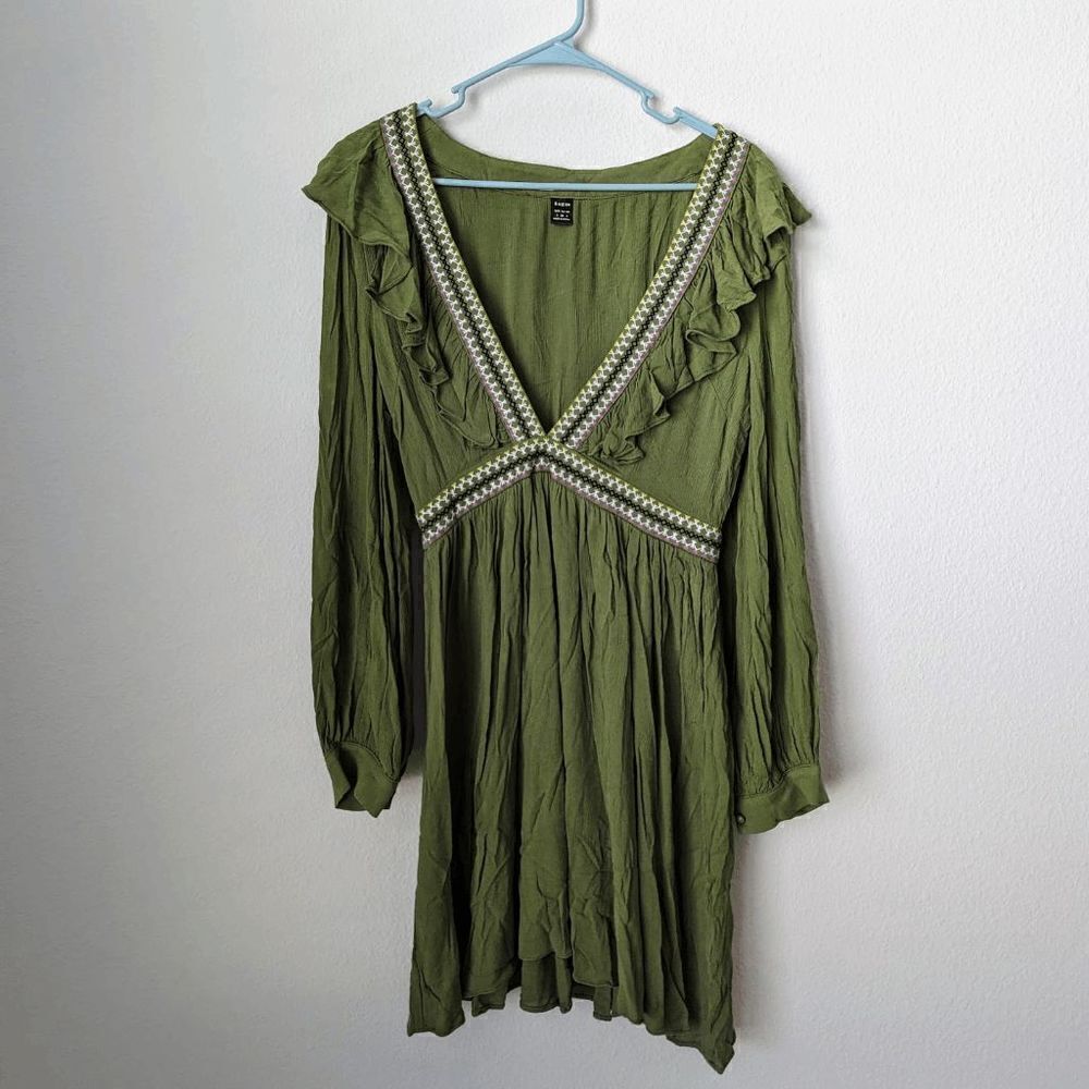 Women's SHEIN VCAY Plunging V-Neck Embroidered Ruffle Trim Dress Green Small Geo